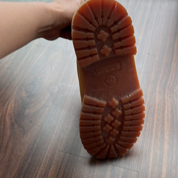 YOUTH TIMBERLAND® PREMIUM 6-INCH
WATERPROOF BOOTS - Picture 3 of 5